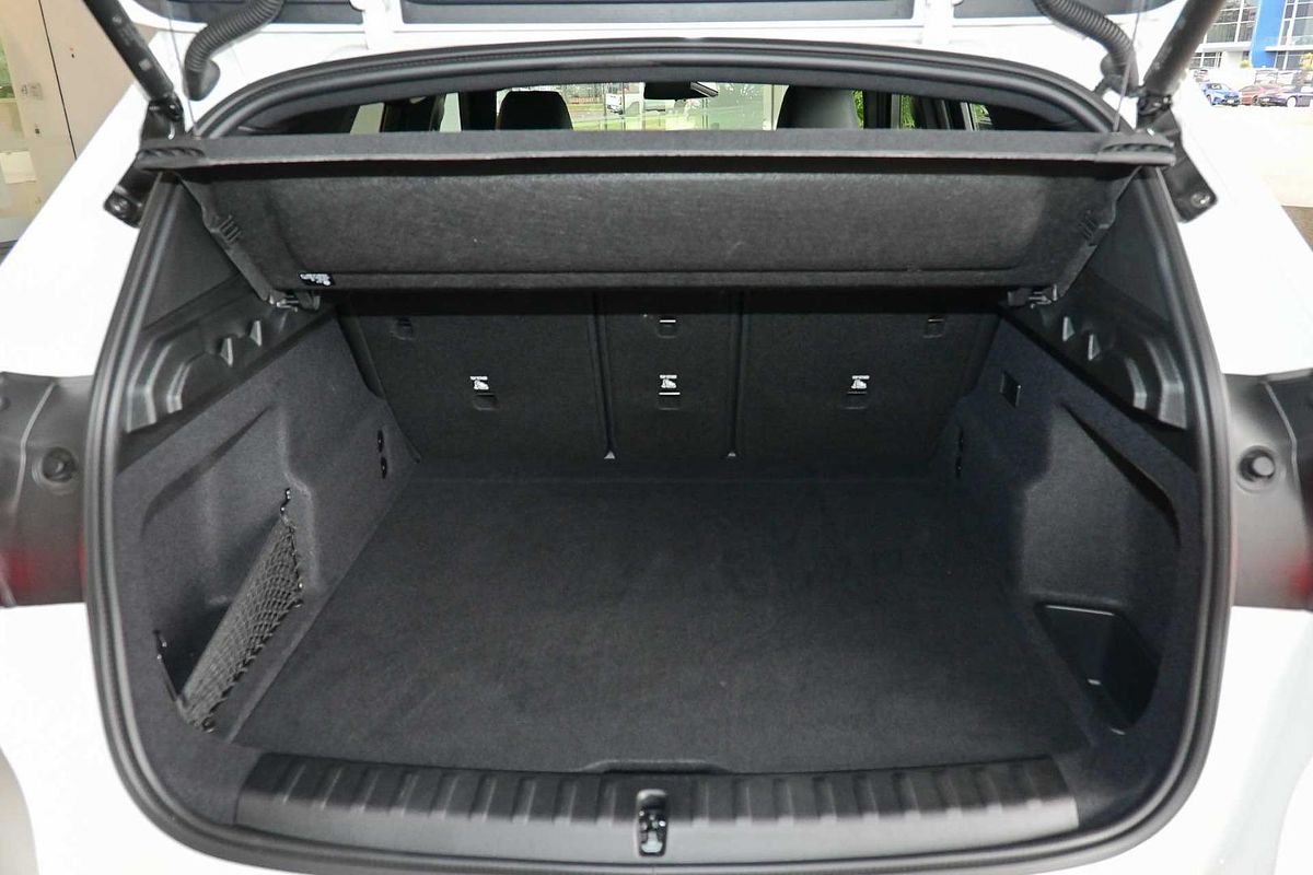 2024 BMW iX1 eDrive20 xLine U11