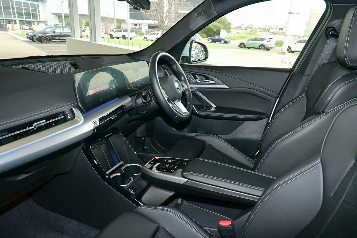 2024 BMW iX1 eDrive20 xLine U11
