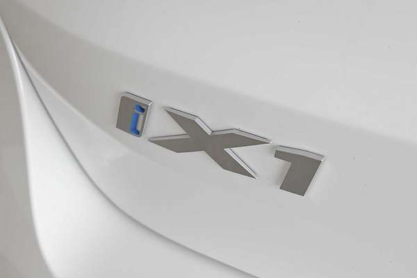 2024 BMW iX1 eDrive20 xLine U11