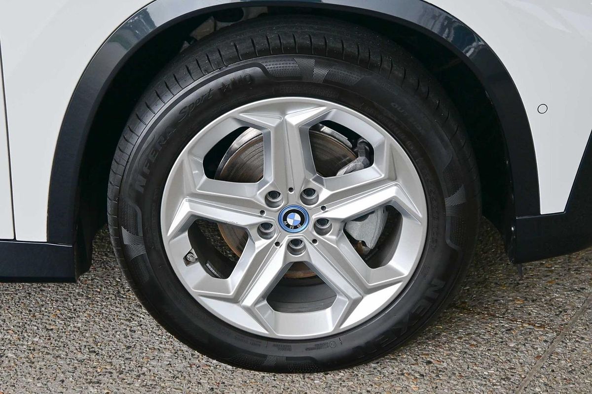 2024 BMW iX1 eDrive20 xLine U11