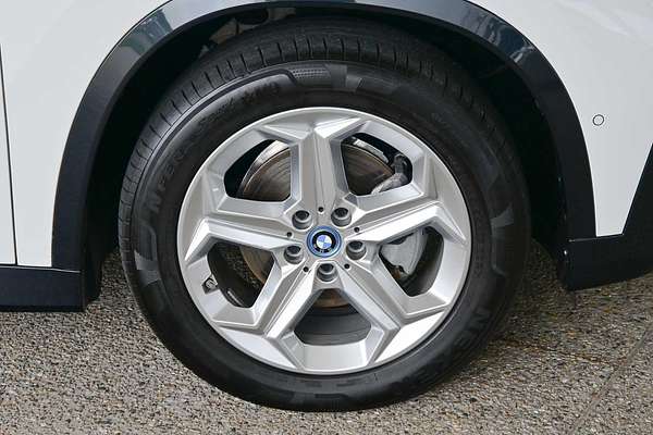 2024 BMW iX1 eDrive20 xLine U11