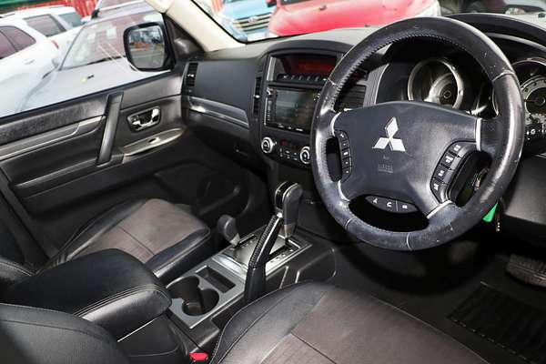 2013 Mitsubishi Pajero VR-X NW