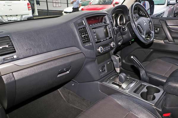 2013 Mitsubishi Pajero VR-X NW