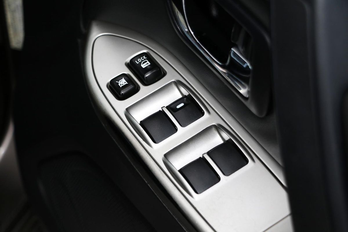 2013 Mitsubishi Pajero VR-X NW