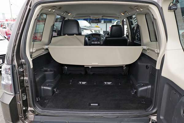 2013 Mitsubishi Pajero VR-X NW