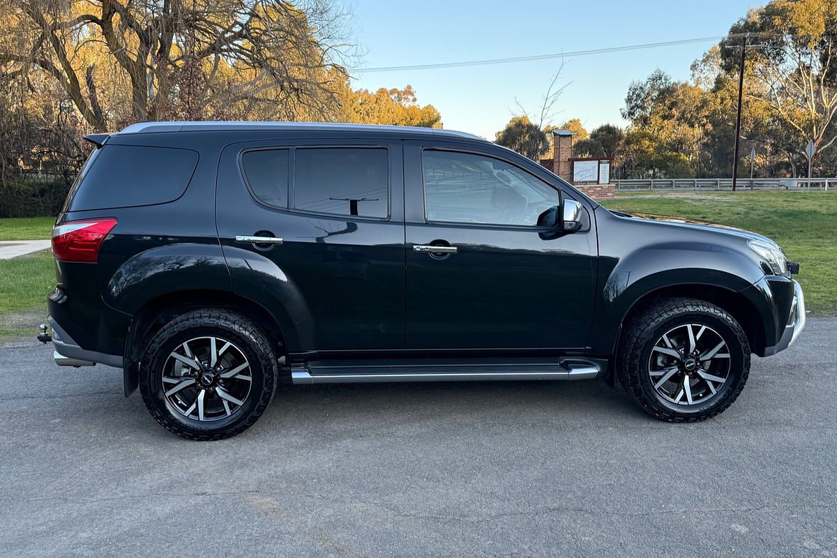 2020 Isuzu MU-X LS-T