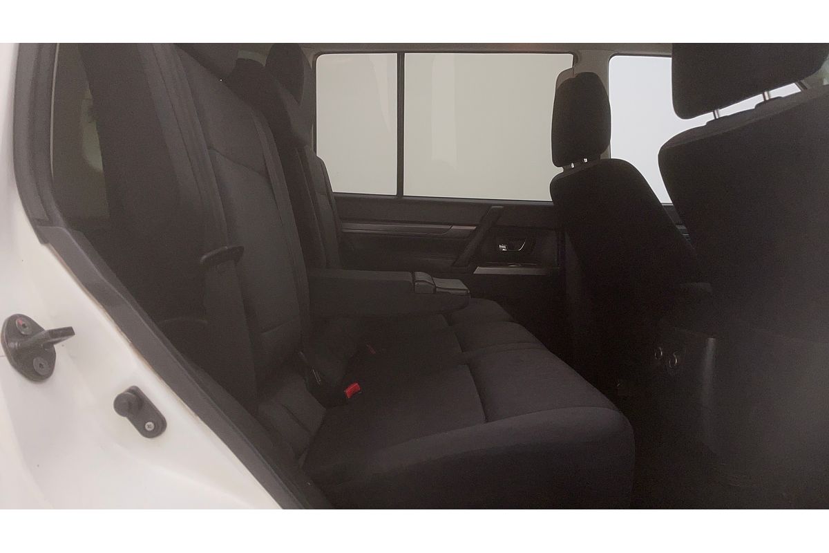 2017 Mitsubishi Pajero GLX NX