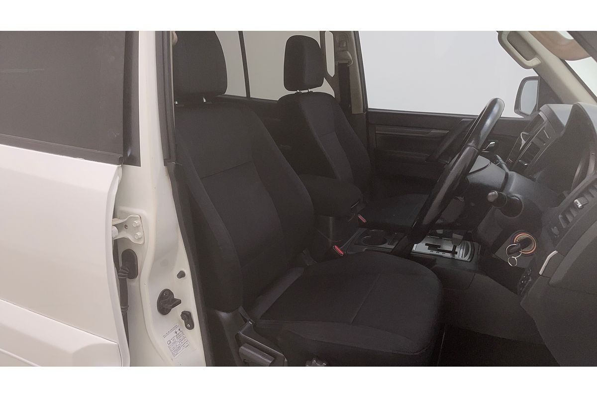 2017 Mitsubishi Pajero GLX NX