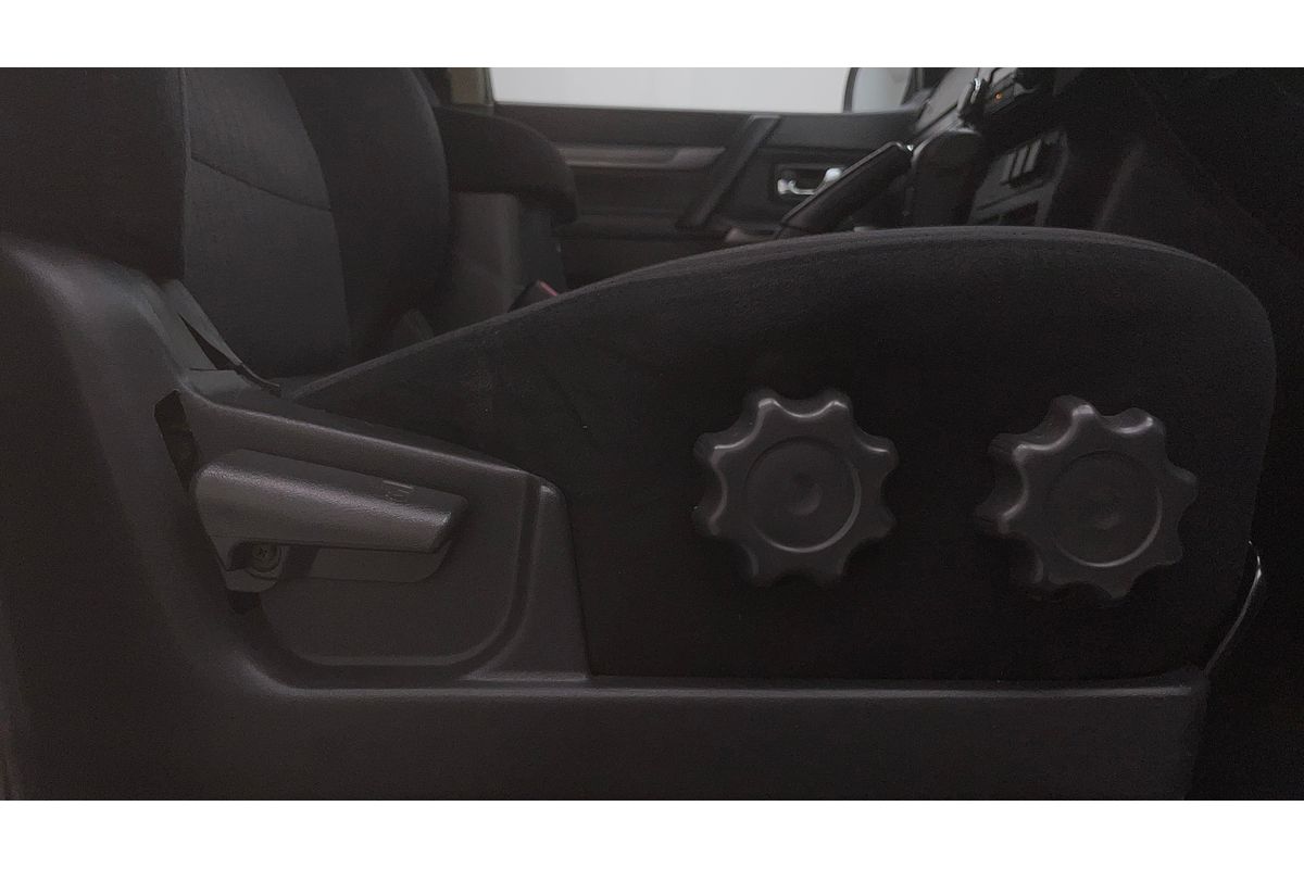 2017 Mitsubishi Pajero GLX NX