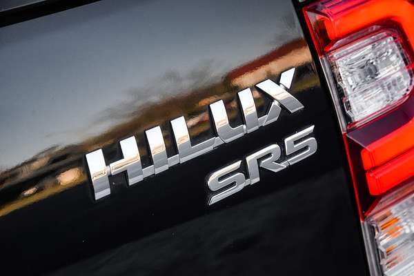 2021 Toyota Hilux SR (4x4) GUN126R FACELIFT 4X4