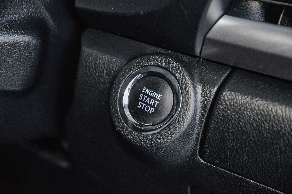 2021 Toyota Hilux SR (4x4) GUN126R FACELIFT 4X4