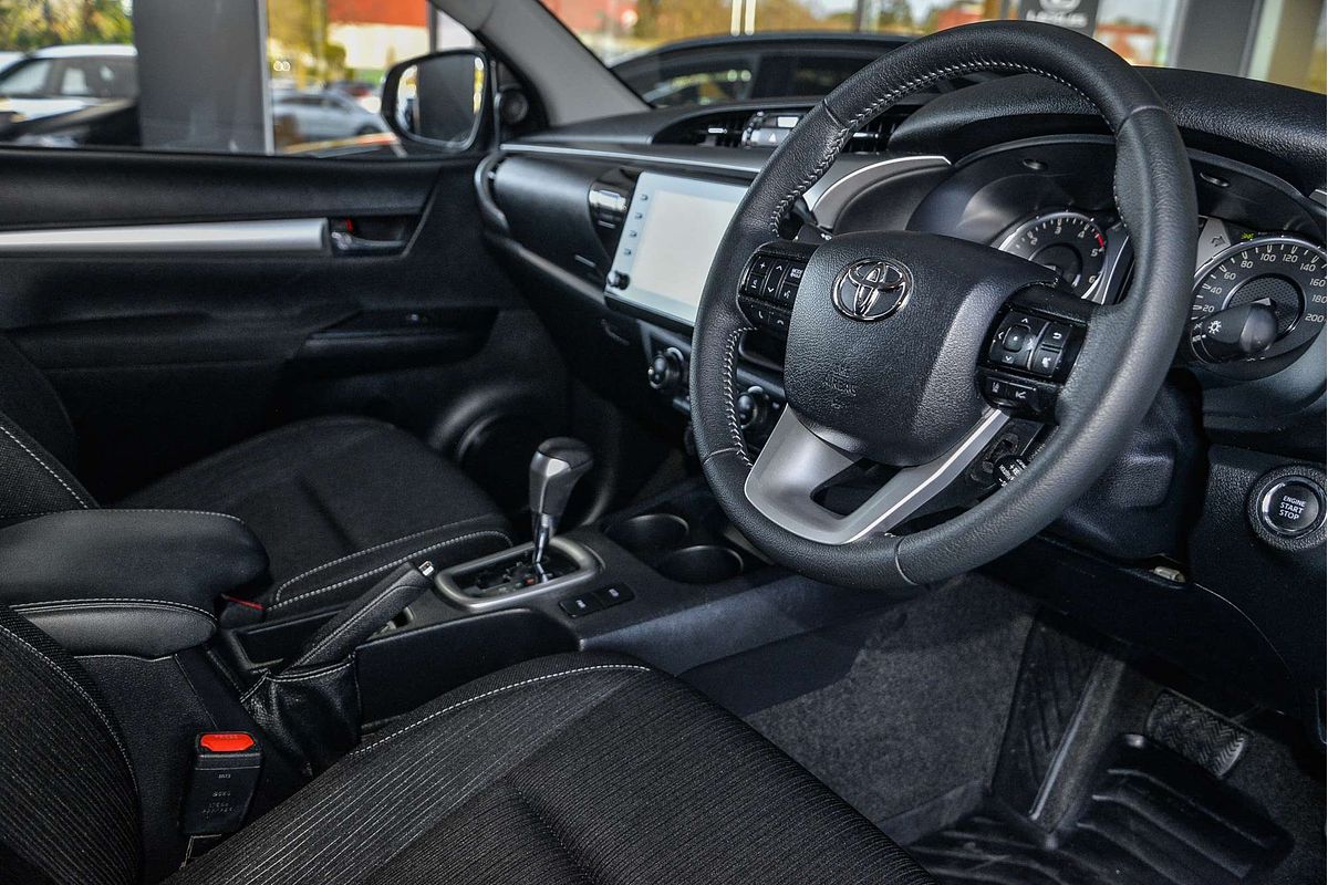 2021 Toyota Hilux SR (4x4) GUN126R FACELIFT 4X4