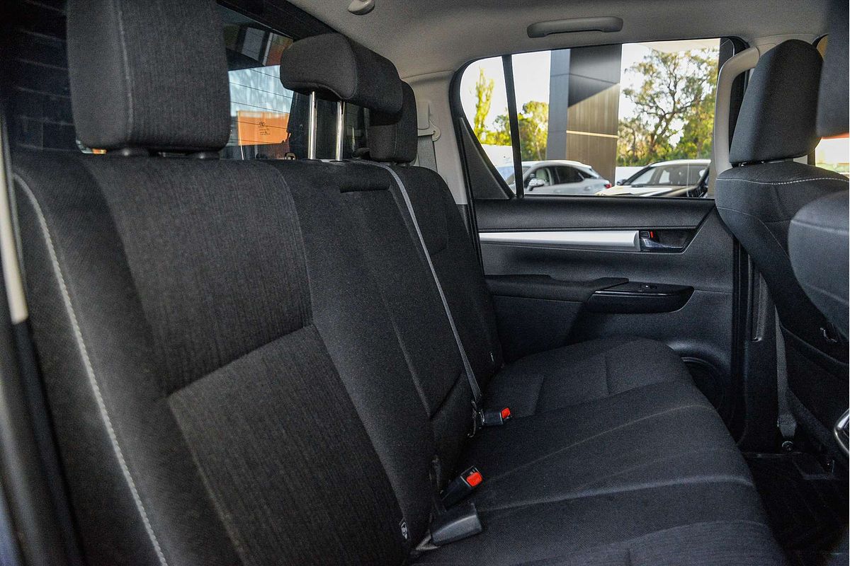 2021 Toyota Hilux SR (4x4) GUN126R FACELIFT 4X4