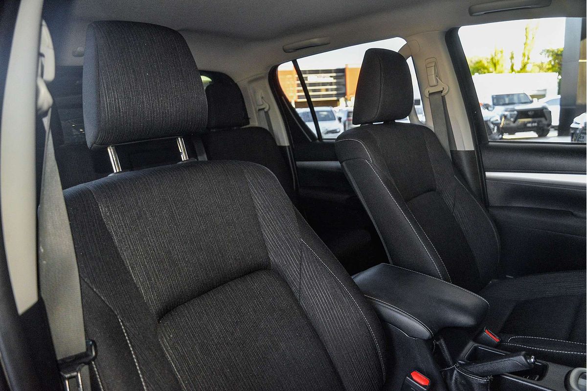 2021 Toyota Hilux SR (4x4) GUN126R FACELIFT 4X4