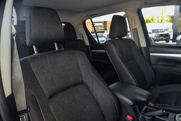 2021 Toyota Hilux SR (4x4) GUN126R FACELIFT 4X4