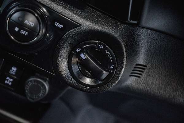 2021 Toyota Hilux SR (4x4) GUN126R FACELIFT 4X4