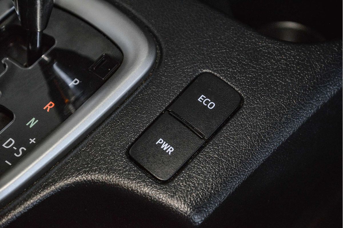2021 Toyota Hilux SR (4x4) GUN126R FACELIFT 4X4