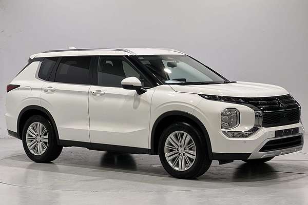 2024 Mitsubishi Outlander LS ZM