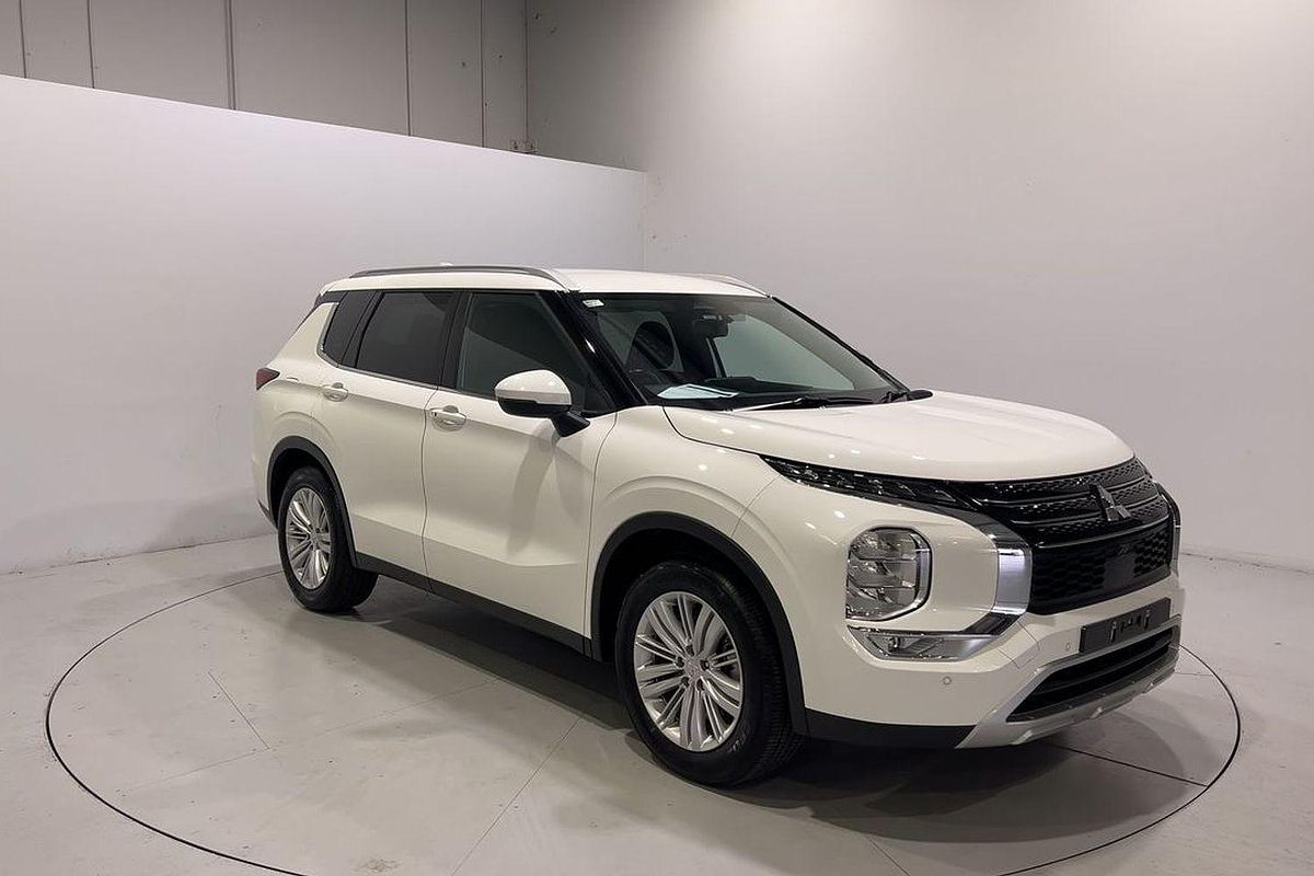 2024 Mitsubishi Outlander LS ZM