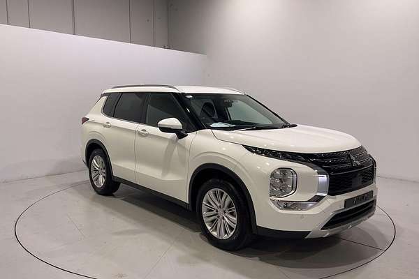 2024 Mitsubishi Outlander LS ZM