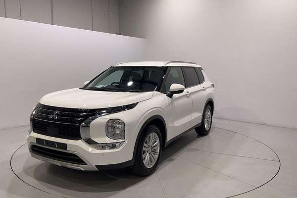 2024 Mitsubishi Outlander LS ZM