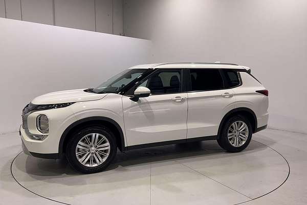 2024 Mitsubishi Outlander LS ZM