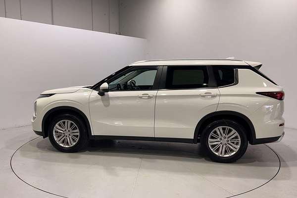 2024 Mitsubishi Outlander LS ZM