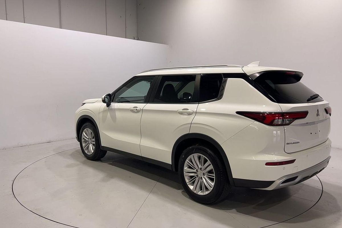 2024 Mitsubishi Outlander LS ZM