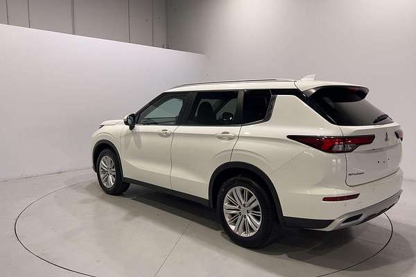 2024 Mitsubishi Outlander LS ZM