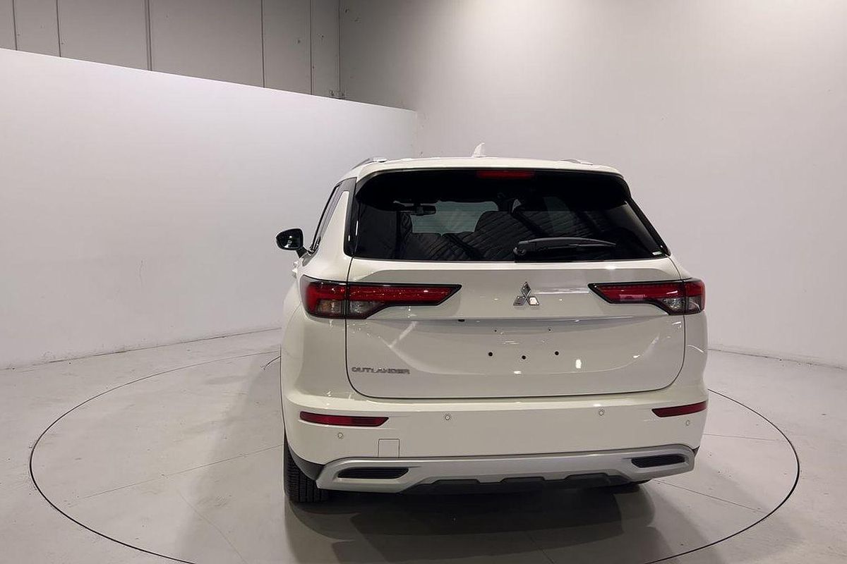 2024 Mitsubishi Outlander LS ZM