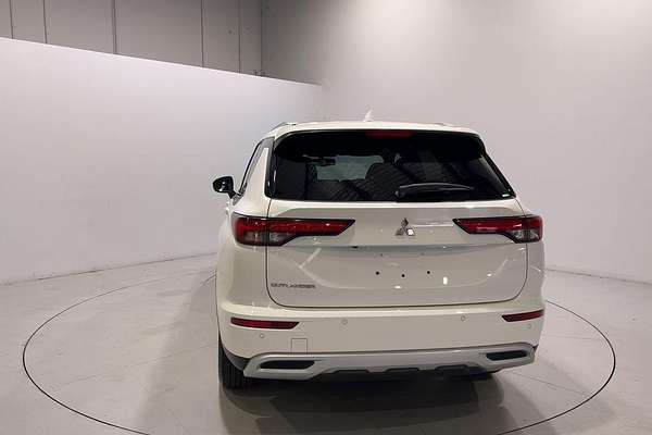 2024 Mitsubishi Outlander LS ZM