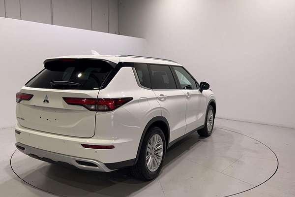 2024 Mitsubishi Outlander LS ZM