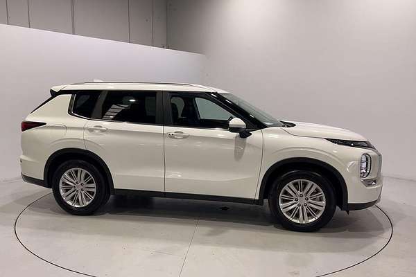 2024 Mitsubishi Outlander LS ZM