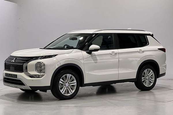 2024 Mitsubishi Outlander LS ZM