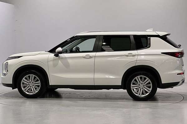 2024 Mitsubishi Outlander LS ZM