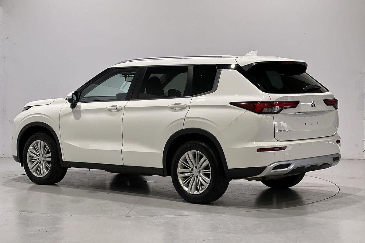 2024 Mitsubishi Outlander LS ZM