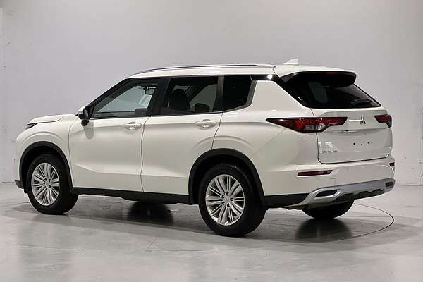 2024 Mitsubishi Outlander LS ZM