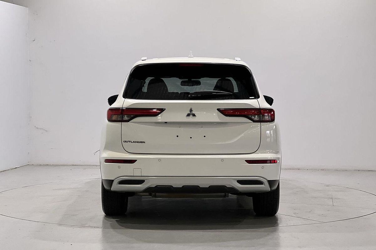 2024 Mitsubishi Outlander LS ZM