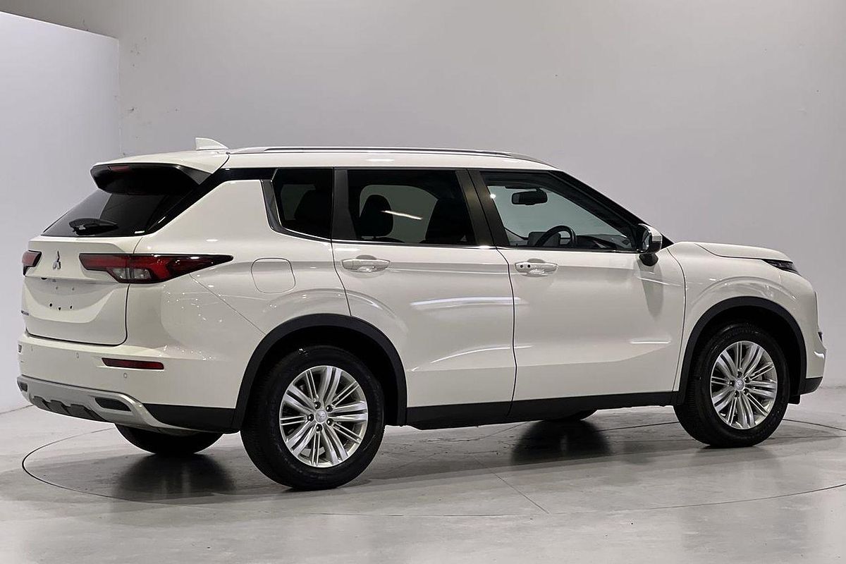 2024 Mitsubishi Outlander LS ZM