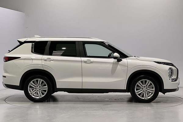 2024 Mitsubishi Outlander LS ZM