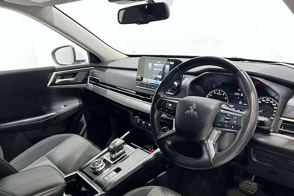 2024 Mitsubishi Outlander LS ZM