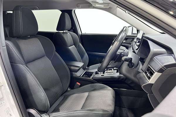 2024 Mitsubishi Outlander LS ZM