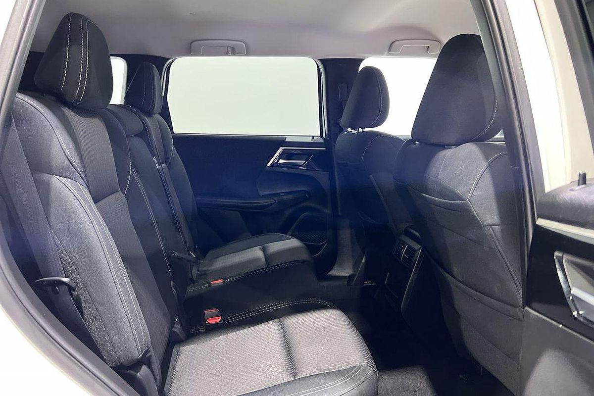 2024 Mitsubishi Outlander LS ZM