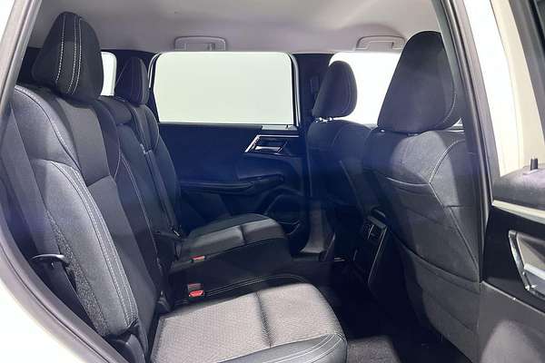 2024 Mitsubishi Outlander LS ZM