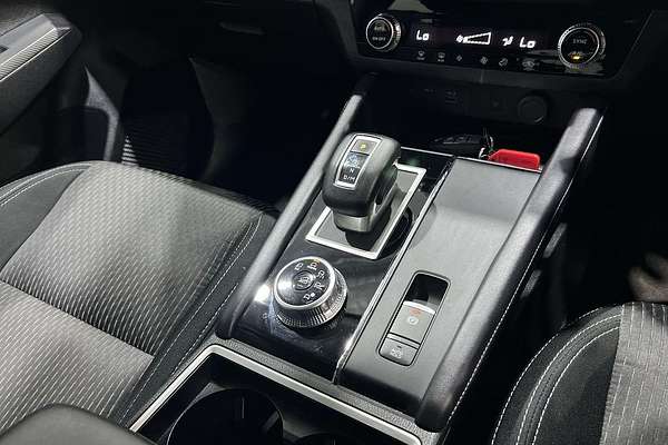 2024 Mitsubishi Outlander LS ZM