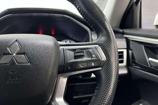 2024 Mitsubishi Outlander LS ZM