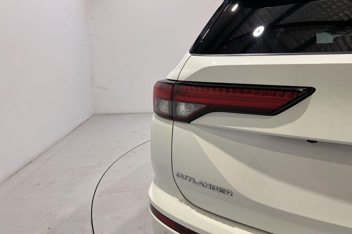 2024 Mitsubishi Outlander LS ZM