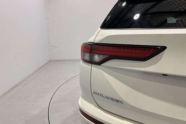 2024 Mitsubishi Outlander LS ZM