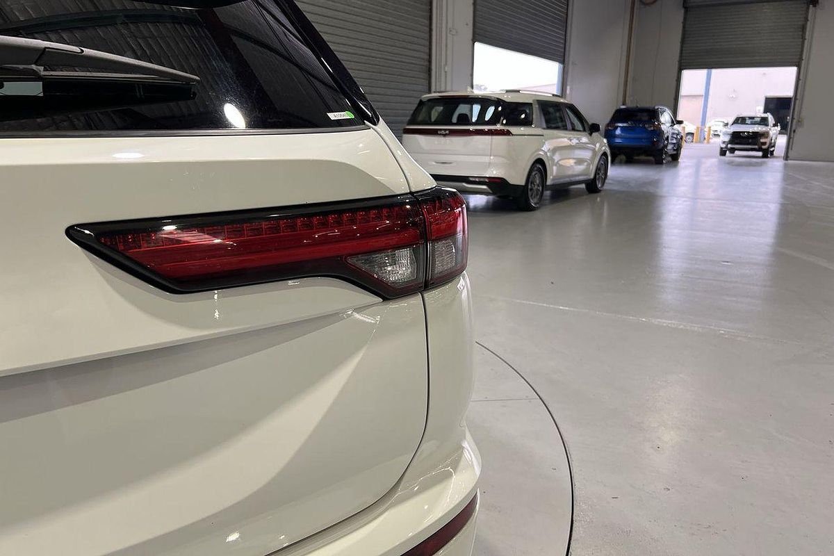 2024 Mitsubishi Outlander LS ZM
