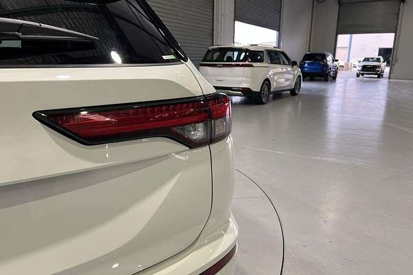 2024 Mitsubishi Outlander LS ZM